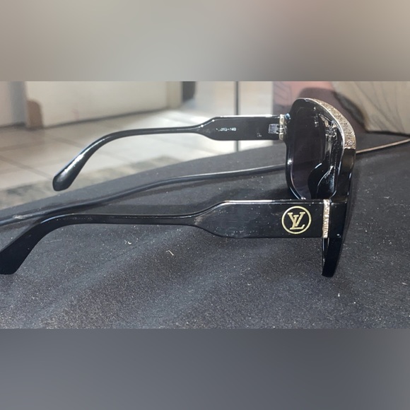 Louis Vuitton Sunglasses - Picture 3 of 3